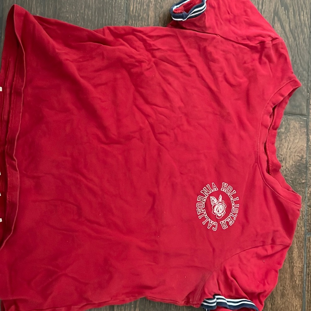 Holister shirt slightly cropped